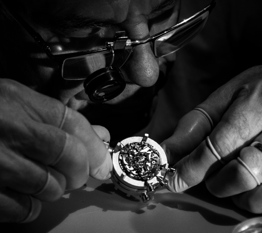 Christian, watchmaker, assembling La Montoya