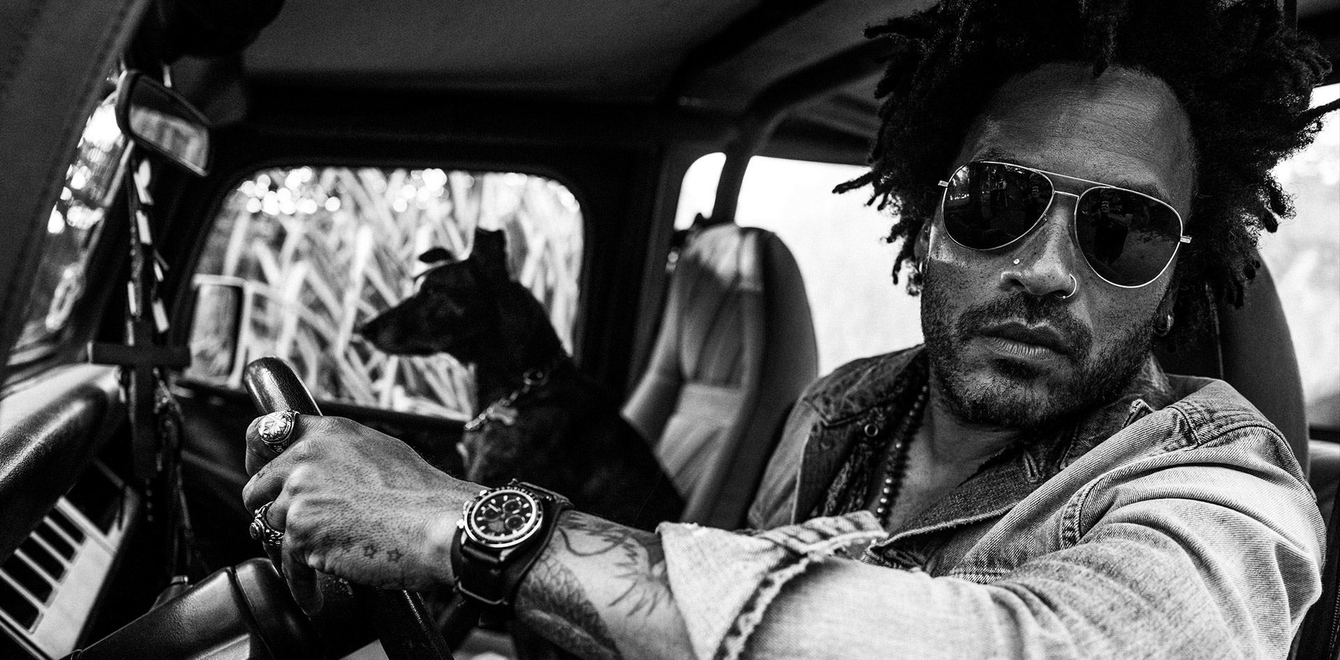 Portrait de Lenny Kravitz portant la montre LK01