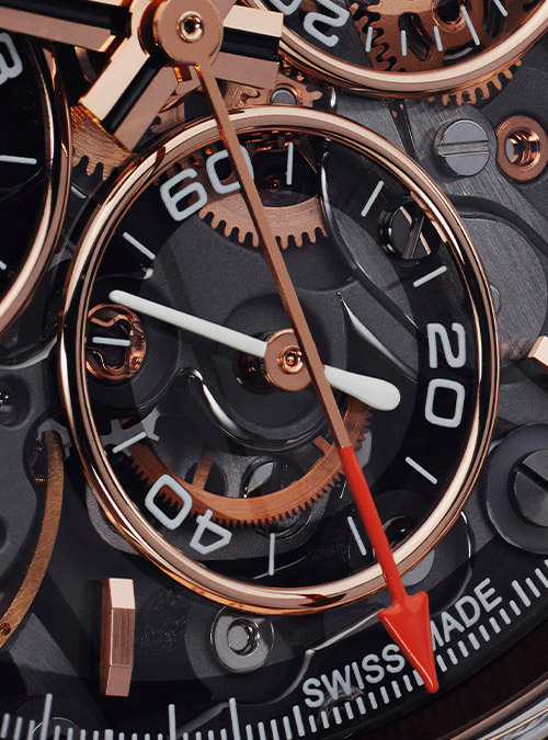 compteur en or rose, trotteuse en or rose et fleche orange